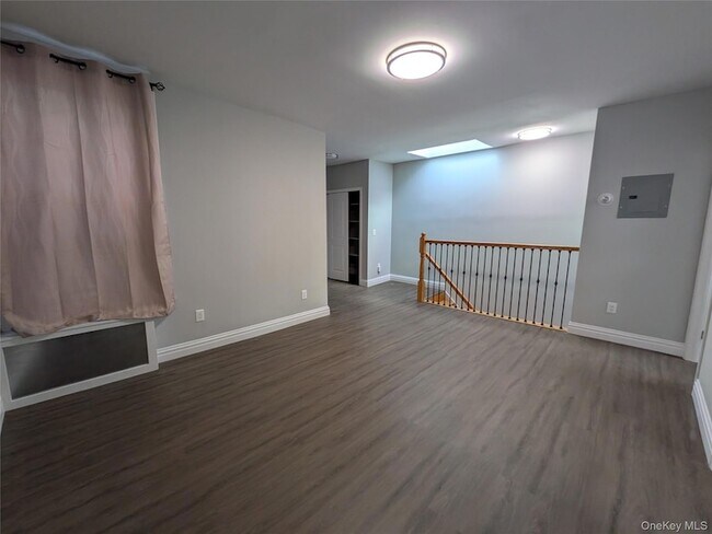 Foto del edificio - 205-17 Hollis Ave