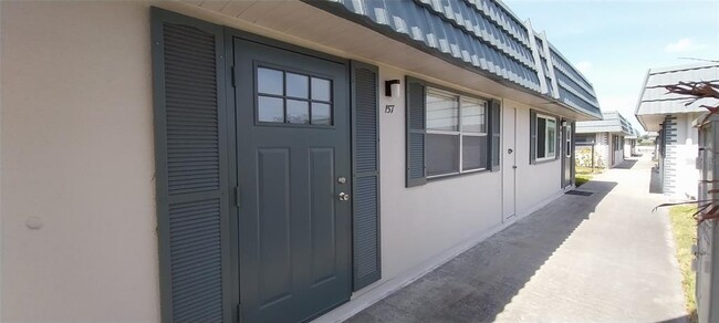 Foto del edificio - 1811 Bedford Ln