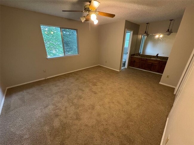 Foto del edificio - 4204 Everest Ln