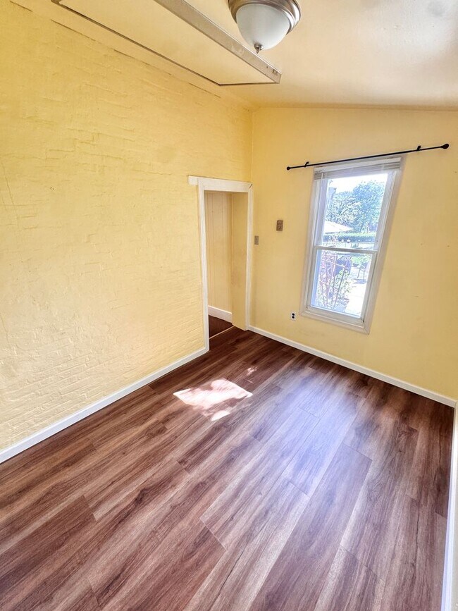 Foto del edificio - 1847 E Emmaus Ave