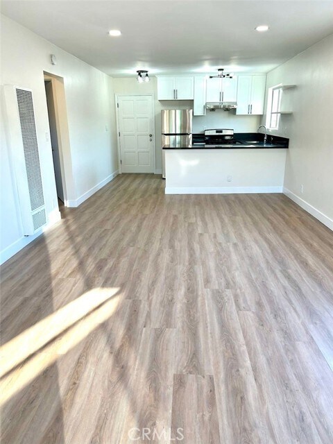 Foto del edificio - 2728 Crestmoore Pl