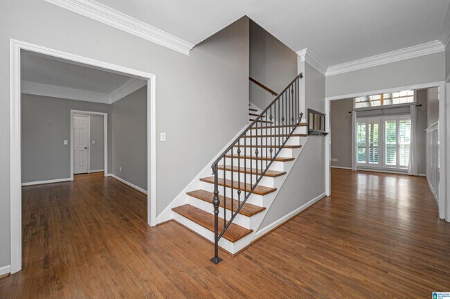 Building Photo - 1221 Lake Point Vista