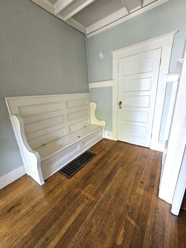 Foto del edificio - Charming 4-Plex Craftsman in Irvington