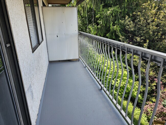 Photo du bâtiment - 33924 George Ferguson Way