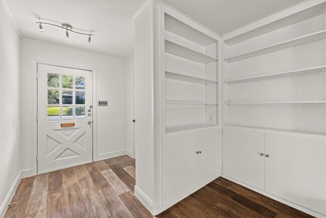 Foto del edificio - 2326 Hartford Rd