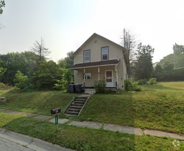 Building Photo - 603 S Oak St