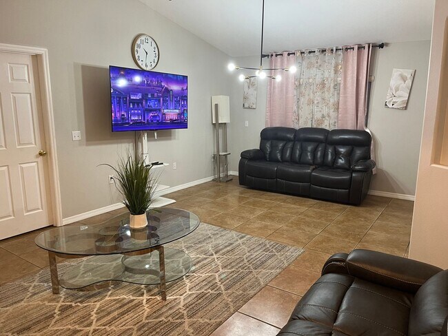 Foto del edificio - 528 Anise Ct