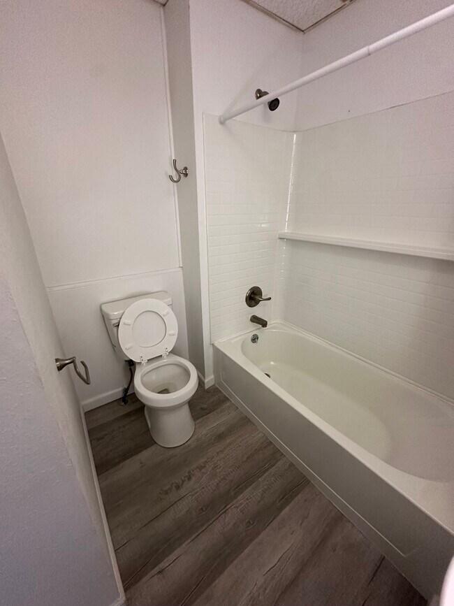 Foto del edificio - 2418 Central Ave