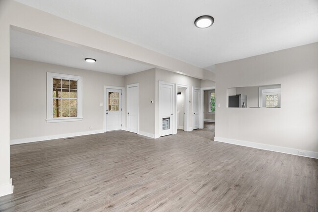 Building Photo - 3515 Greenway Dr