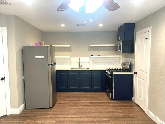 Foto del edificio - 3807 Edison St