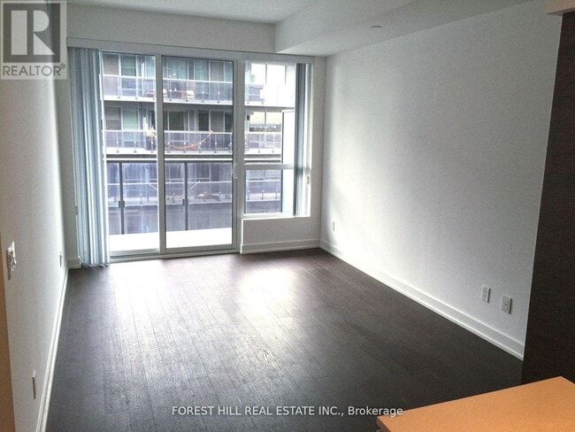 Photo du bâtiment - 1030 King St W
