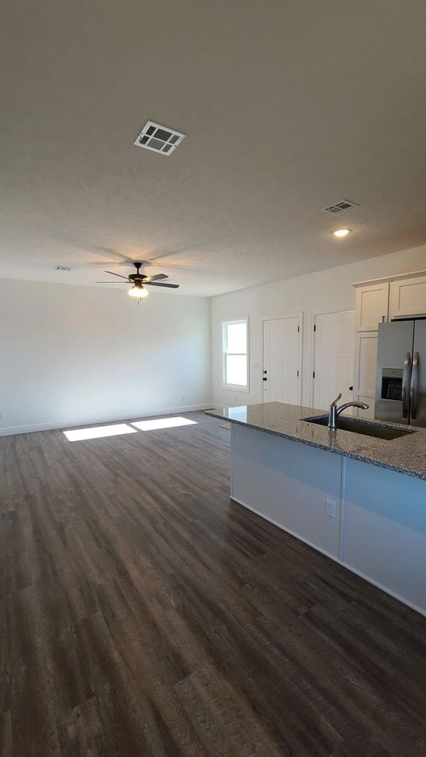 Building Photo - Newer Home ready for rent!