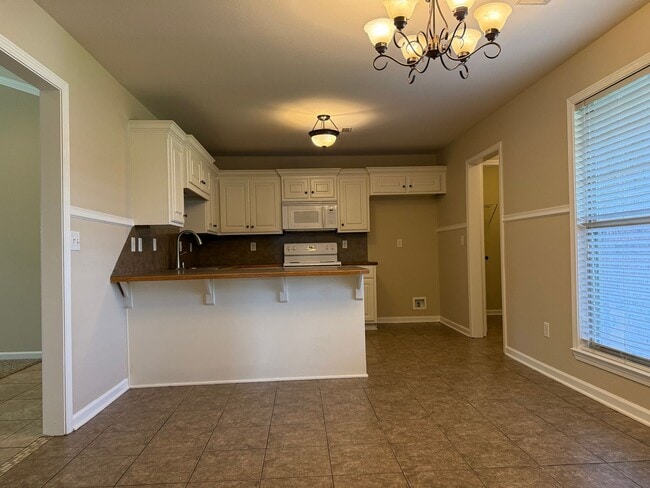 Building Photo - 338 Madison Village Dr