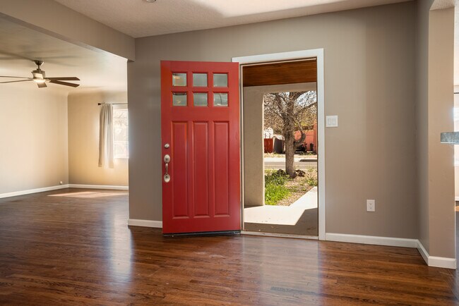 Foto del edificio - 505 Carlisle Blvd SE