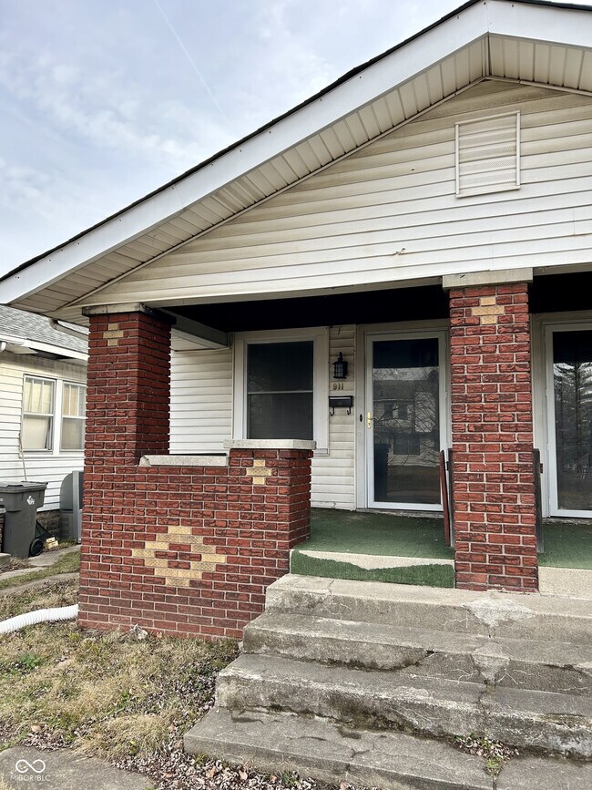 Building Photo - 911 N Emerson Ave