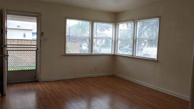 Living Room - 129 Genoa St