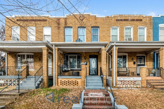 Photo - 2302 E St NE House