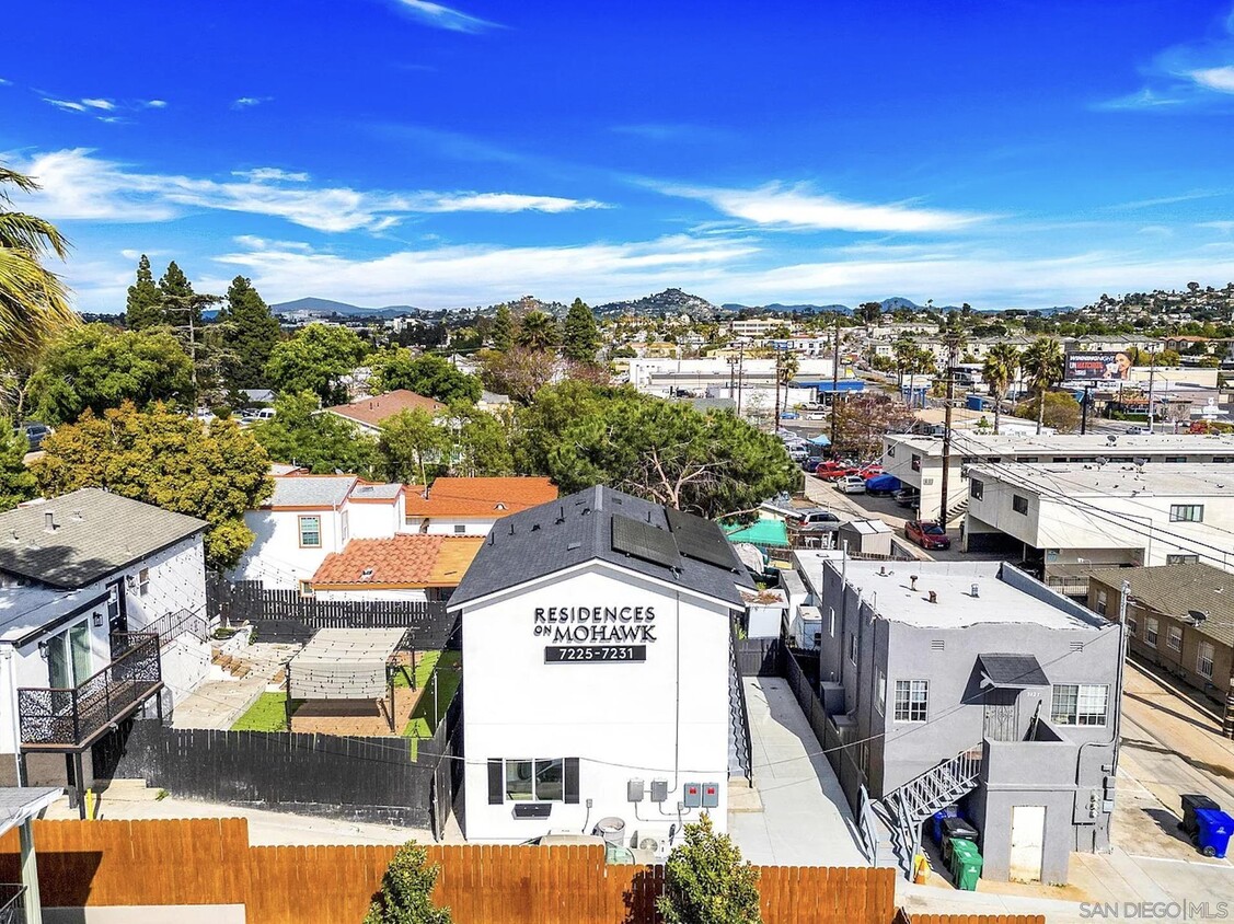 Foto principal - 7229 Mohawk St