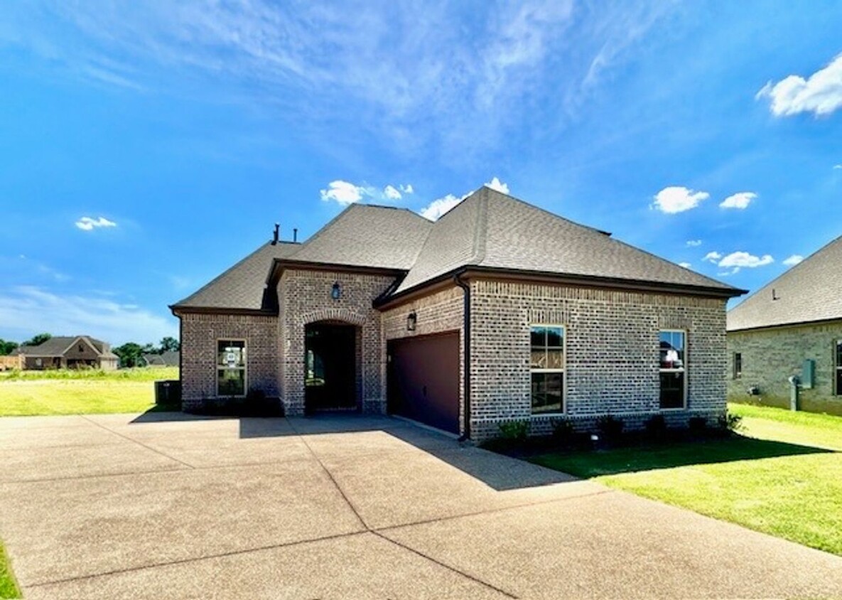 Primary Photo - Beautiful Brand New 4BR Home in Stonebriar...