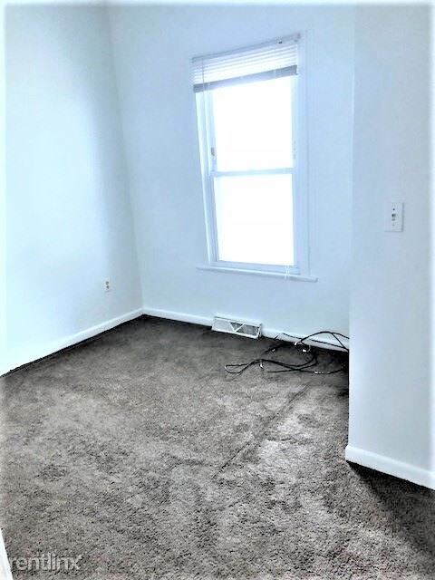 Building Photo - 3 br, 1 bath Apartment - 804 W Michigan Ave