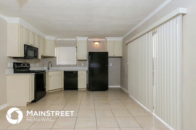 Foto del edificio - 4011 Palm Bay Cir