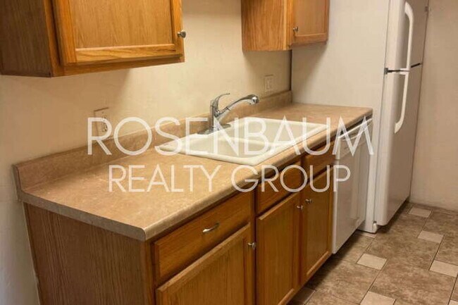 Foto del edificio - Gorgeous 1-bed, 1-bath apartment nestled w...
