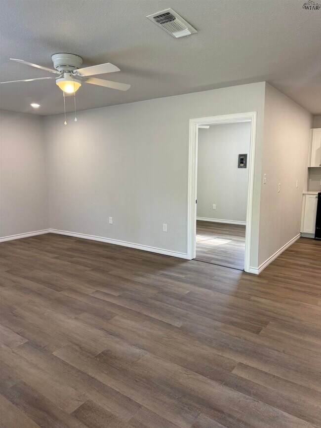 Building Photo - 1030 Wesley Dr