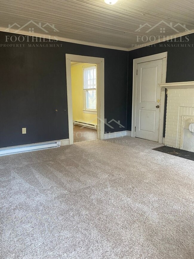 Building Photo - 708 Crescent Dr