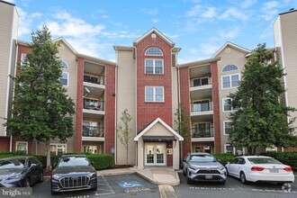 Building Photo - 3313 Wyndham Cir