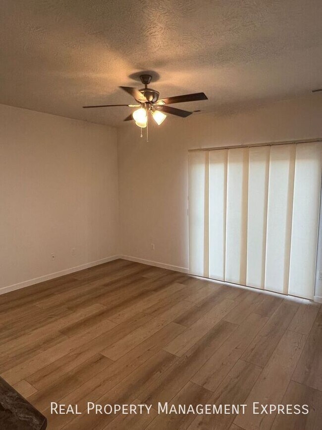 Foto del edificio - Stylish 1 Bed 1.5 Bath Townhome