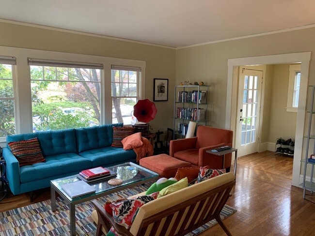 Building Photo - Charming remodeled bungalow near lots of s...