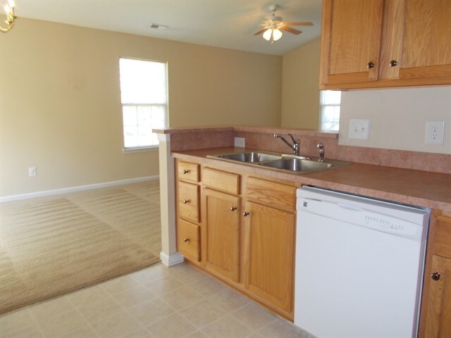 Building Photo - 15115 De Havilland Dr