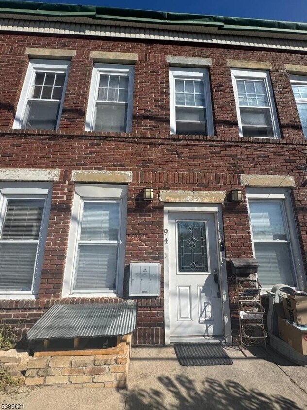 Foto principal - 92 Greylock Ave