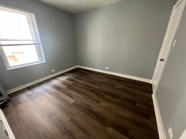 Building Photo - 350 W 74th St