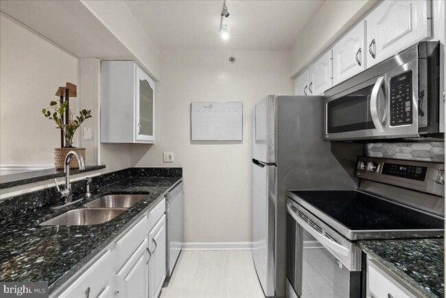 Building Photo - 3311 Wyndham Cir