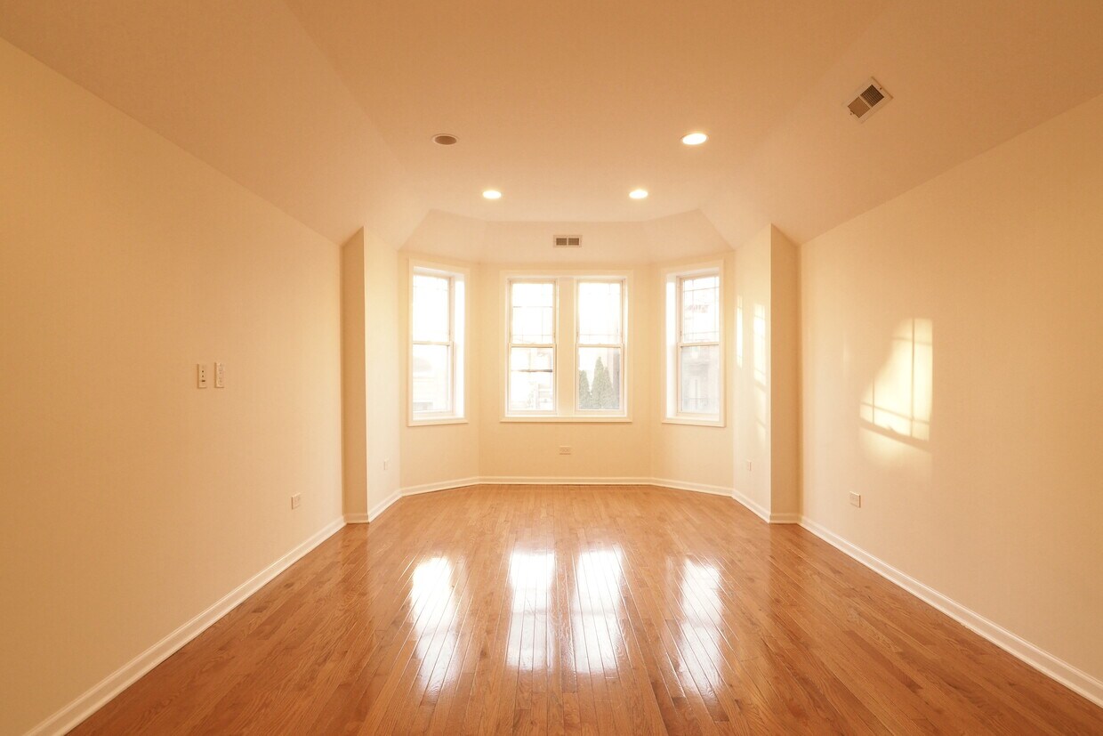Primary Photo - 2715 W Thomas St