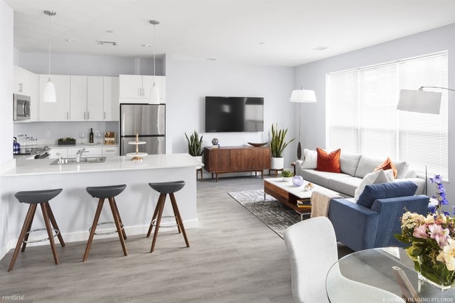Building Photo - 1 br, 1 bath  - 3 Crown Dr Unit 103