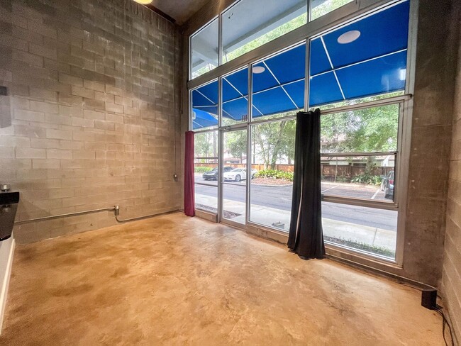 Building Photo - Lofts Oasis #117