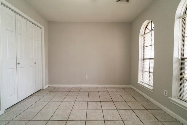 Foto del edificio - 18746 Wood Glen Ln