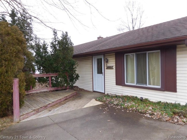 Foto del edificio - 7887 Elizabeth Lake Rd