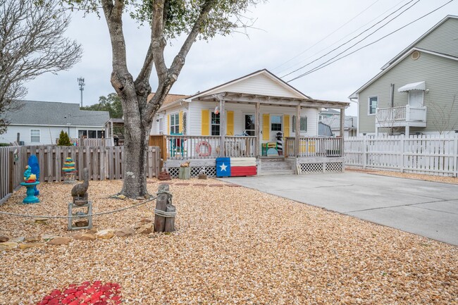 Building Photo - Beach Medley - Summer Beach Cottage For Rent
