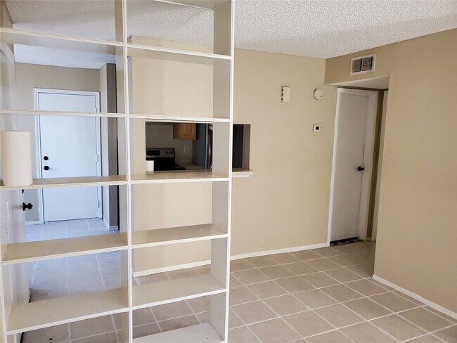 Foto del edificio - 6701 Sands Point Dr