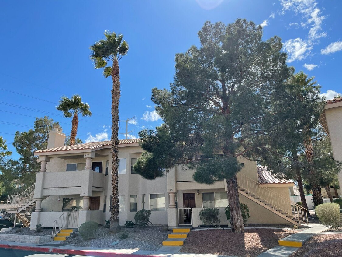 Foto principal - 1st floor condo - Near parks & Summerlin pkwy