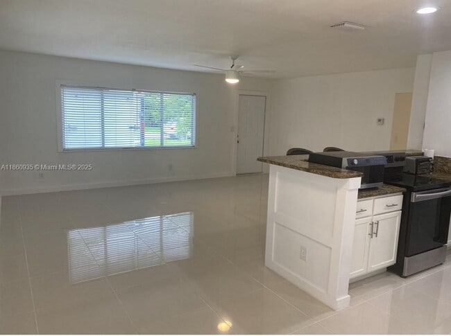Foto del edificio - 5237 Warren St