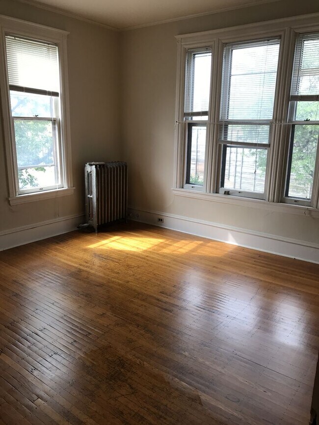 Foto del edificio - Precious 5 Bedroom 2 Bathroom Home in Sout...