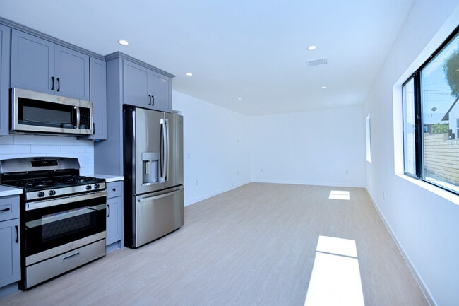 Building Photo - 3416 Bellevue Ave
