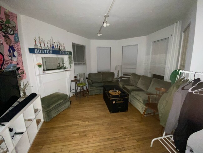 Foto del edificio - 10 Parker Hill Ave