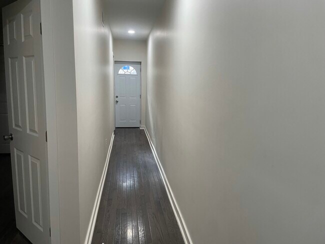 Hallyway 2 - 510 S 55th St