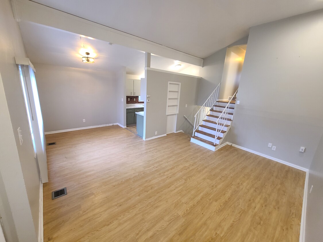 Living room, dining room - 382 Sprague Rd