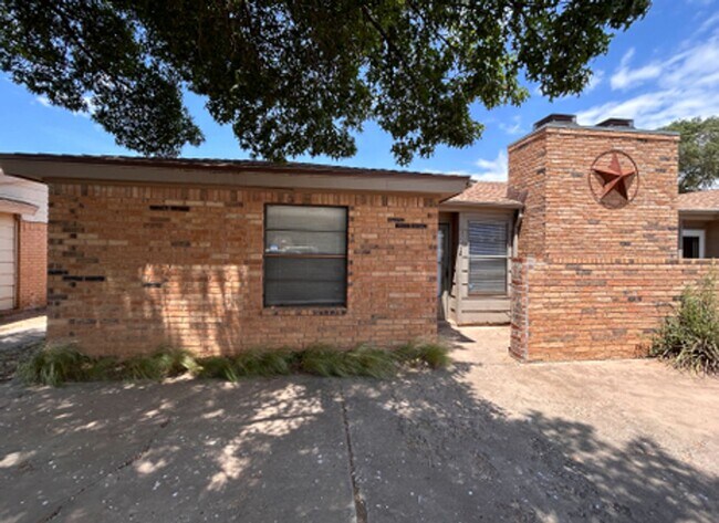 Foto del edificio - 129 N Troy Ave
